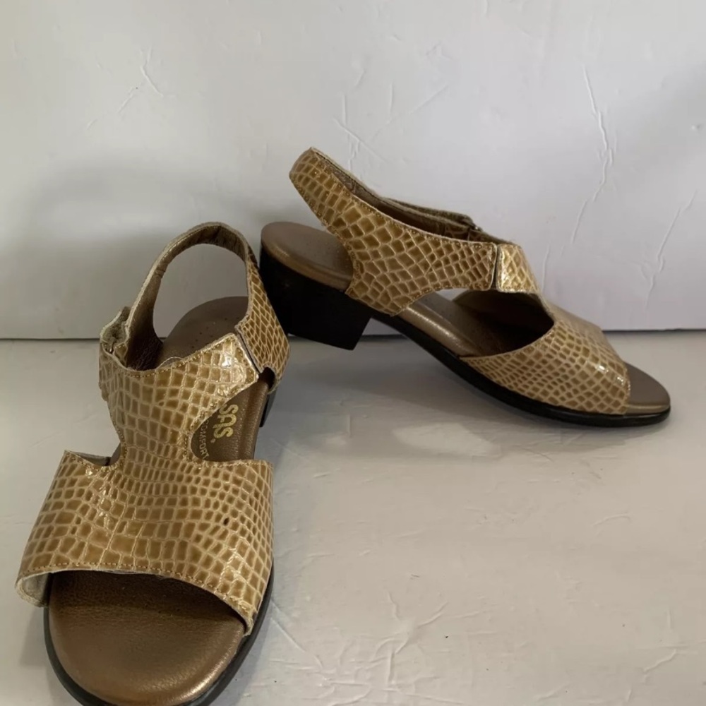 SAS Brown sandals shoes 7 M 7M Excellent RARE HTF COMFORTABLE